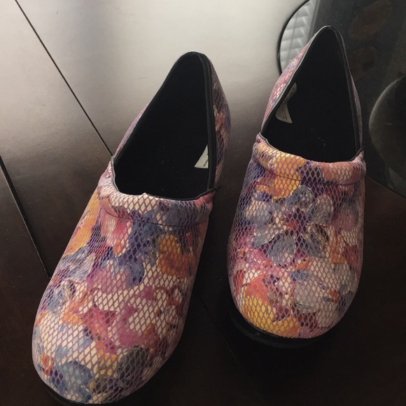 Shoes - Picture 6 of 7